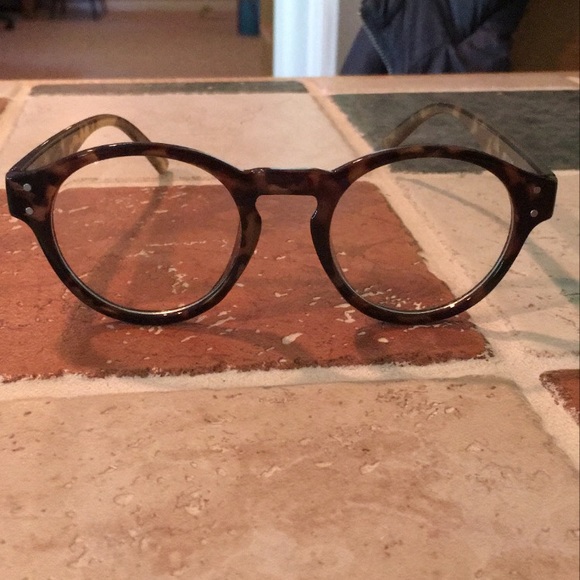 Non-prescription glasses - Picture 2 of 2